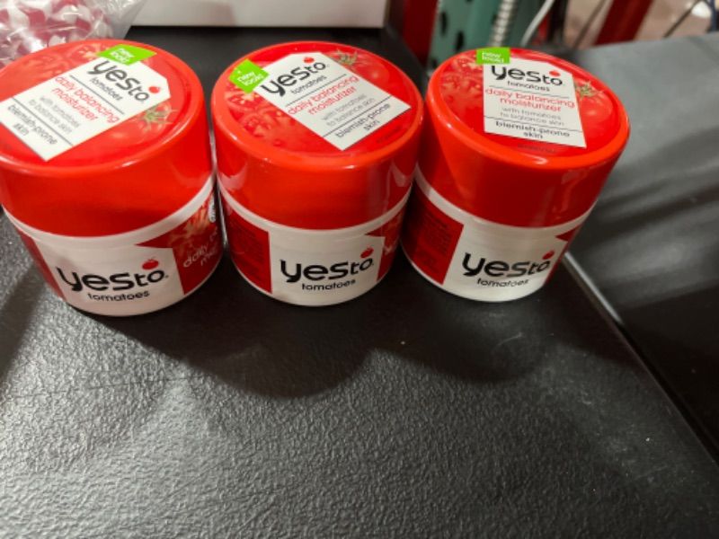 Photo 2 of 3 pk- Yes To Tomatoes Daily Balancing Moisturizer, Blemish-Fighting & Enlightening Moisturizer, Natural Vegan & Cruelty Free, 1.7 Fl Oz