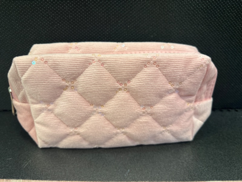 Photo 2 of Cosmetic bag Makeup bag, Organize Your Cosmetics in Style with this Quilted Zipper Cosmetic Bag! 