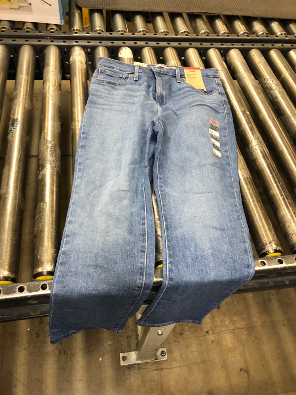 Photo 1 of Levi's Women's 724 High Rise Straight Crop Jeans
Size: 8 W29