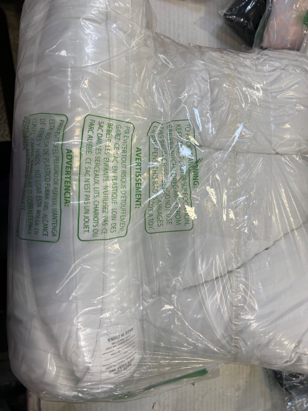 Photo 2 of 2 quen pillows Beckham Hotel Collection King Size Memory Foam Bed Pillows Set of 2 - Cooling Shredded Foam Pillow for Back, Stomach or Side Sleepers