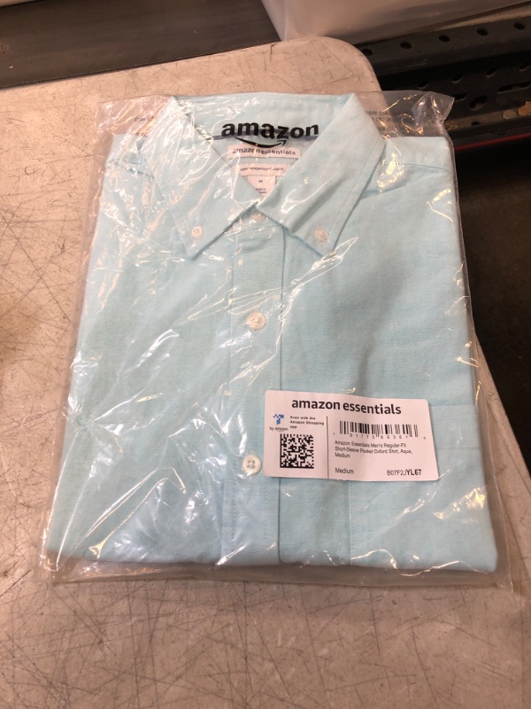 Photo 2 of Amazon Essentials Men's Regular-Fit Short-Sleeve Pocket Oxford Shirt Medium Aqua Blue