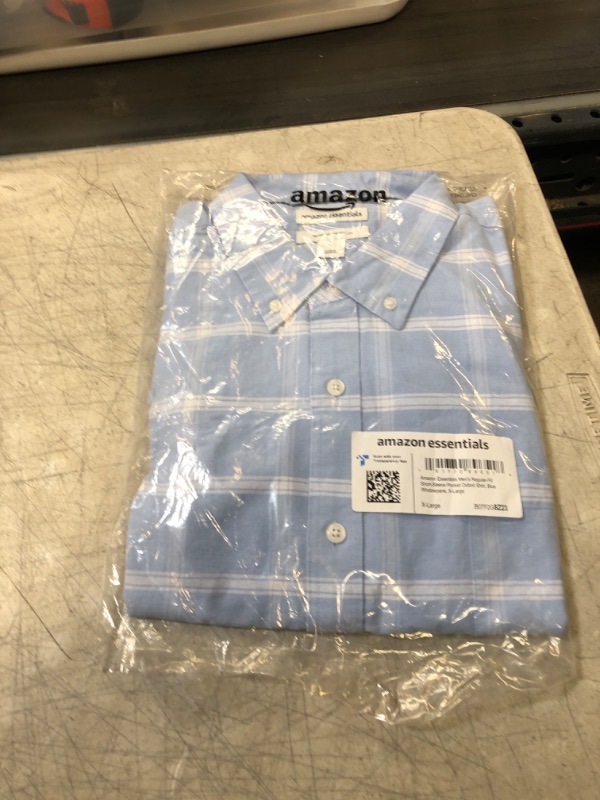 Photo 2 of Amazon Essentials Men's Regular-Fit Short-Sleeve Pocket Oxford Shirt X-Large Blue Windowpane