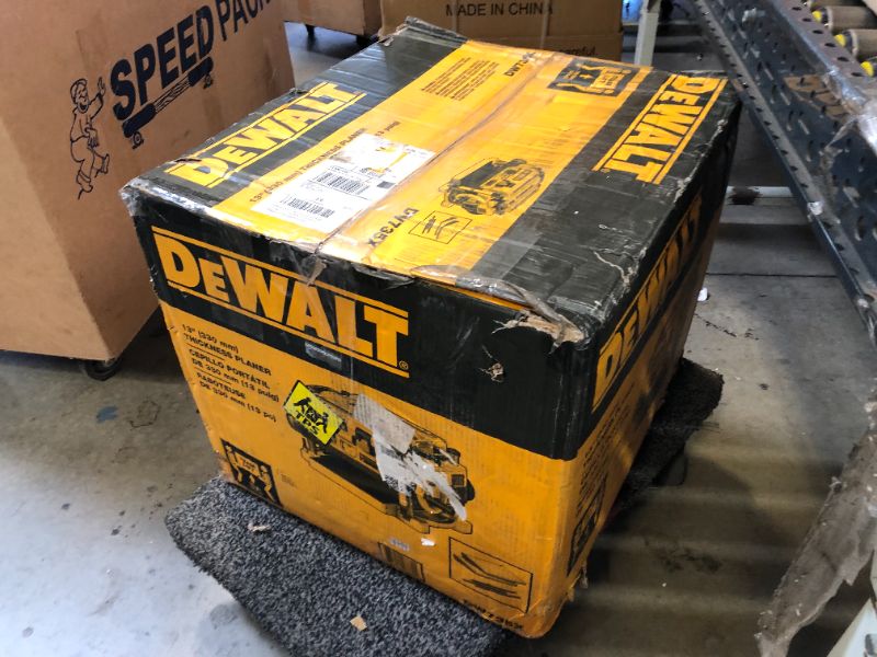 Photo 5 of DEWALT Thickness Planer, Two Speed, 13-inch, 15 Amp, 20,000 RPM Motor (DW735X)

