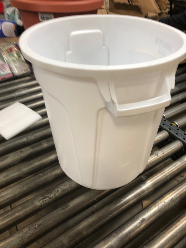 Photo 1 of Brute 10 Gal. White Plastic Round Trash Can