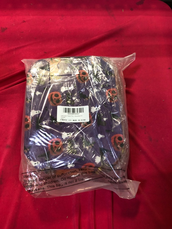 Photo 1 of 120 Pieces Halloween Paper Food Trays Nacho Trays Halloween Treat Snack Candy Holder Trays Disposable Serving Trays for Halloween Decorations Trick or Treat Party Supplies(5.12 x 3.23 x 1.65 Inches)
