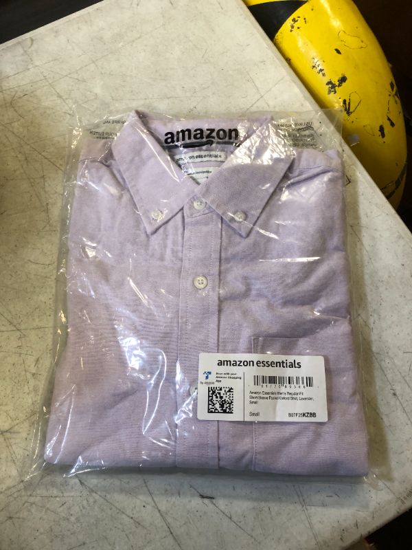 Photo 2 of Amazon Essentials Men's Regular-Fit Short-Sleeve Pocket Oxford Shirt Small Lavender