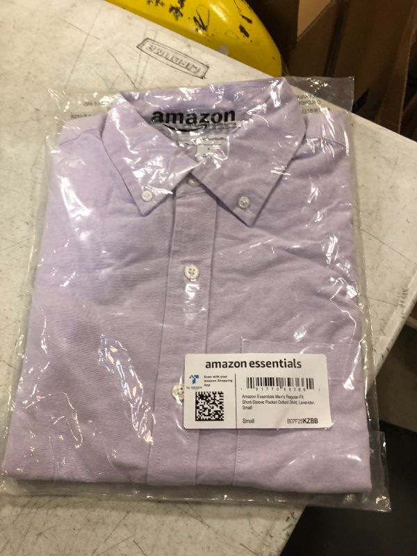 Photo 2 of Amazon Essentials Men's Regular-Fit Short-Sleeve Pocket Oxford Shirt Small Lavender