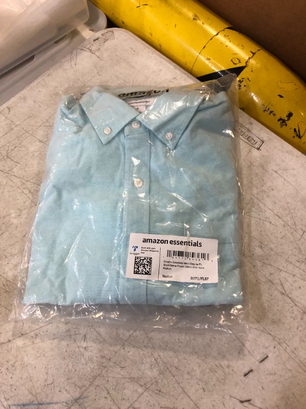 Photo 2 of Amazon Essentials Men's Regular-Fit Short-Sleeve Pocket Oxford Shirt Medium Aqua Blue