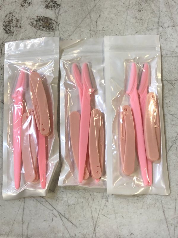 Photo 1 of 4 PCS - 3 PCK EYEBROW RAZORS PINK