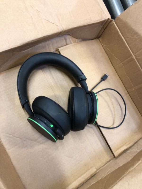 Photo 2 of Xbox Wireless Headset – Xbox Series X|S, Xbox One, and Windows 10 Devices