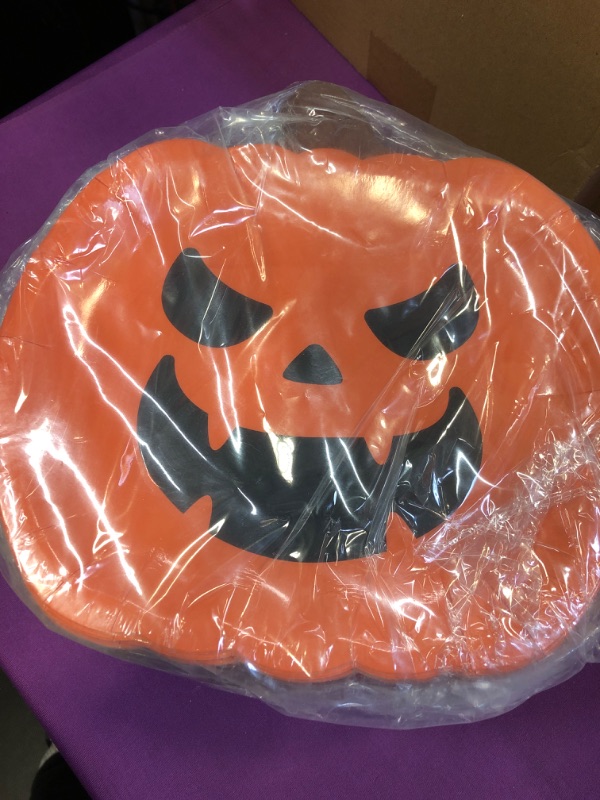 Photo 1 of 100 PCS PUMPKIN PAPER PLATES