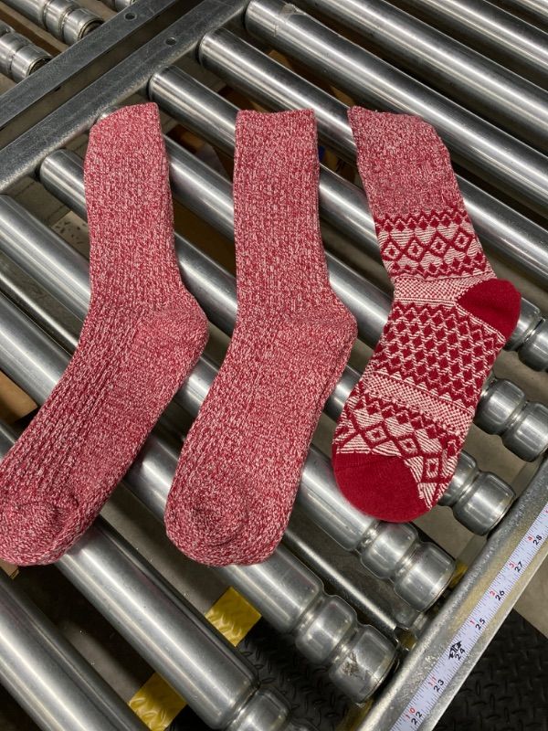 Photo 1 of MONFOOT Women's and Men's 2-3 Pack Super Soft Warm Fuzzy Cozy Slipper Crew Socks
SIZE LARGE