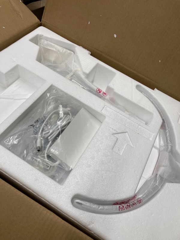 Photo 1 of LG 273840x2160 IPS, HDMI Dp USB3.0 USB-C, TILT Pivot Height Adjust, Freesync Vesahd