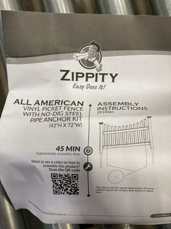 Photo 1 of angled fence panels using v inyl brackets & metal hinge