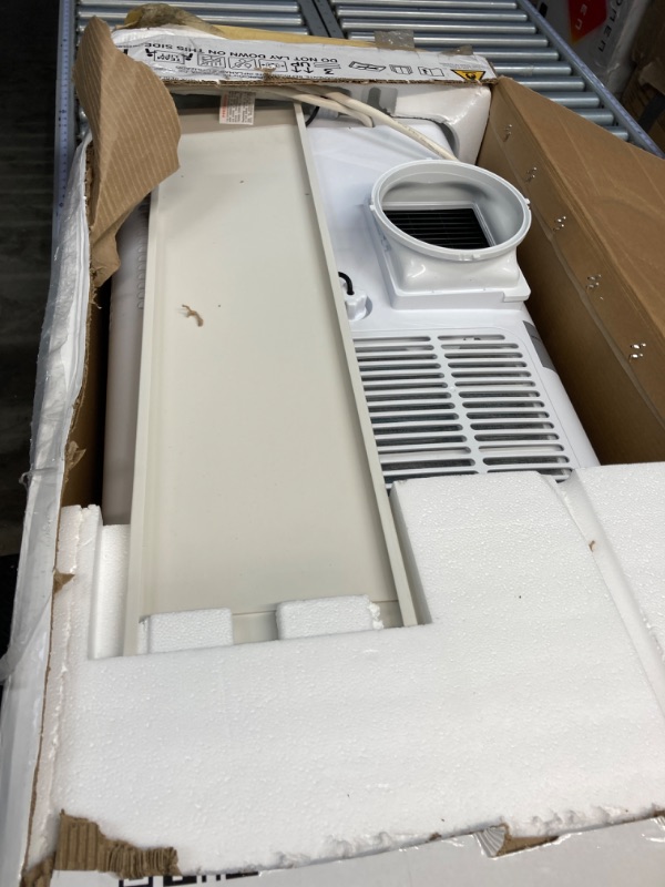 Photo 1 of Climatiseur Portatif Blanc Black+Decker De 5950 BTU Doe Et 115 Volts BPACT12WT - Rona
