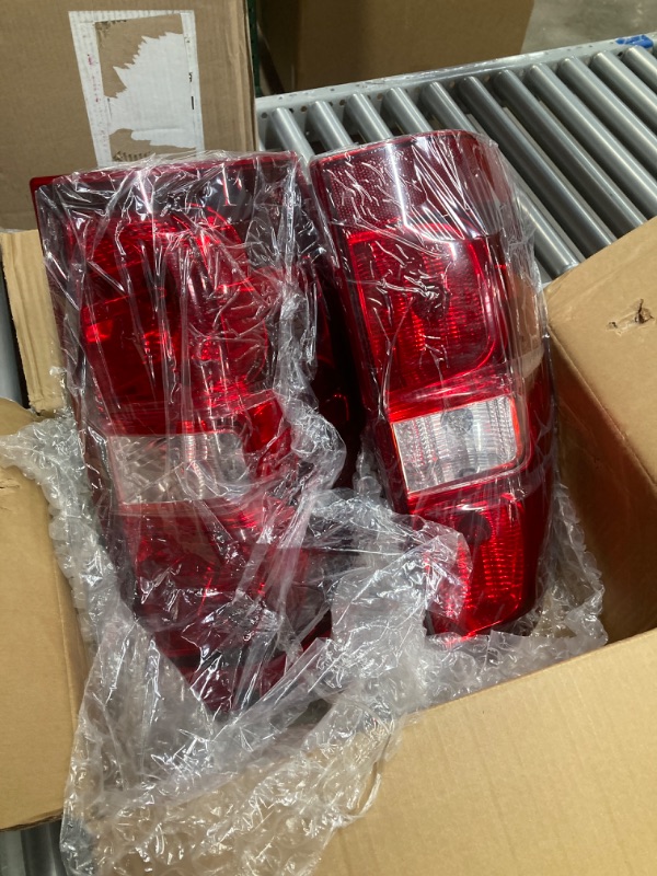 Photo 2 of CARMOCAR Pair Tail Lights Assembly (Driver & Passenger Side) with Bulbs Compatible With 2007-2013 Suburban 2500,2007-2014 Suburban 1500,Tahoe Suburban Right & Left Side Rear Lamp 25862702 22837924 2007-2014 Suburban 1500 2500 Left Driver & Right Passenger