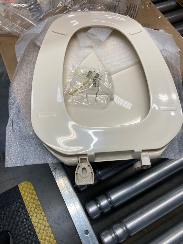 CENTOCO Eljer Emblem Elongated Square Closed Front Toilet Seat in