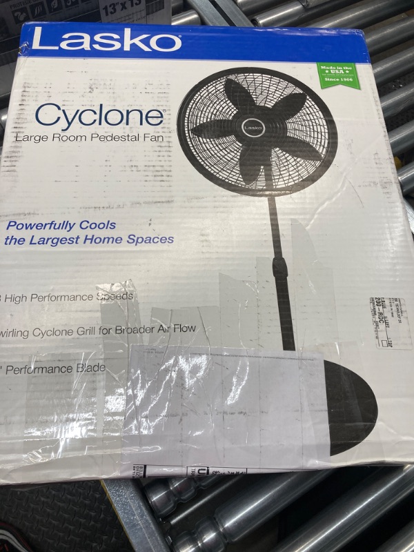 Photo 3 of 18 in. 3 Speed Oscillating Pedestal Fan with Adjustable Height, Easy Assembly, and Quiet Cooling for Any Room in Black