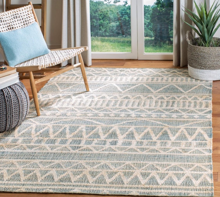 Photo 1 of Accent Rug - 4' x 6' Blue and Beige