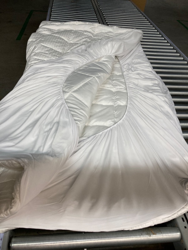 Photo 3 of *** SEE PHOTOS *** King Size Mattress Pad