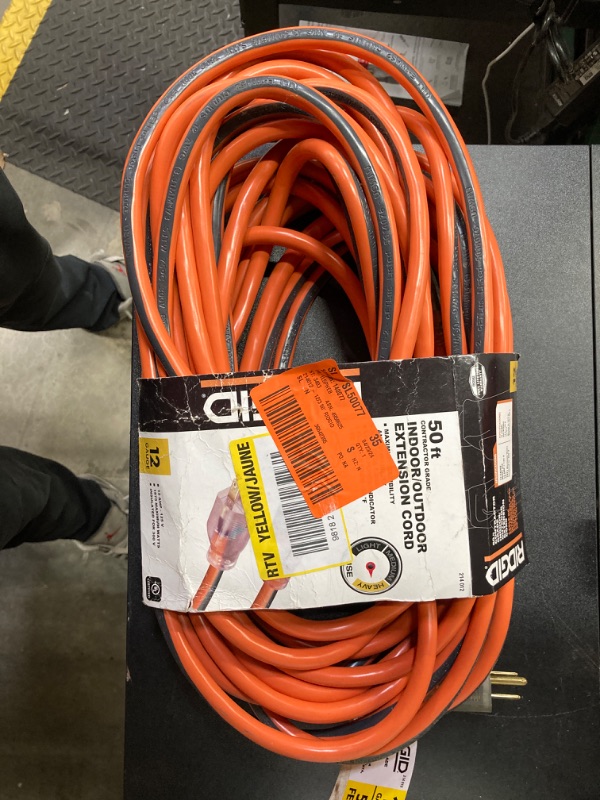 Photo 2 of RIDGID 50 ft. 12/3 Heavy Duty Indoor/Outdoor Extension Cord with Lighted End, Orange/Grey
5
