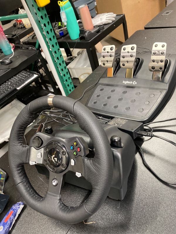 Photo 4 of logitech G920 Dual-motor Feedback Driving Force Racing Wheel with Responsive Pedals for Xbox One (Renewed)