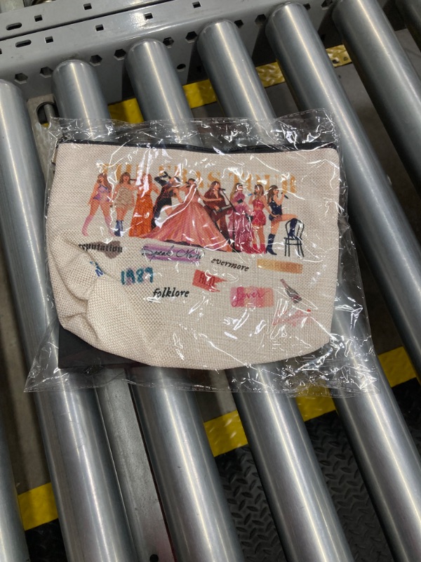 Photo 1 of Album Inspired Gift Cosmetic Bag Gifts for Music Lovers Toiletry Bag Singer Merchandise Birthday Graduation Mothers Day Makeup Bag Singer Fan Gift for Women Teens Girl Fans Friend Daughter Niece
