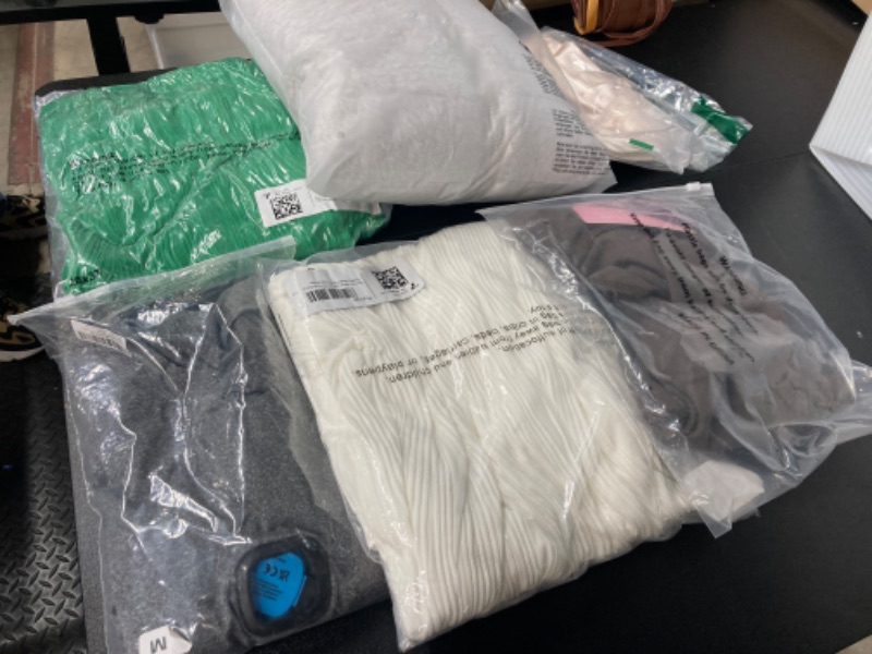 Photo 1 of Clothing Bundle( Size Varies )