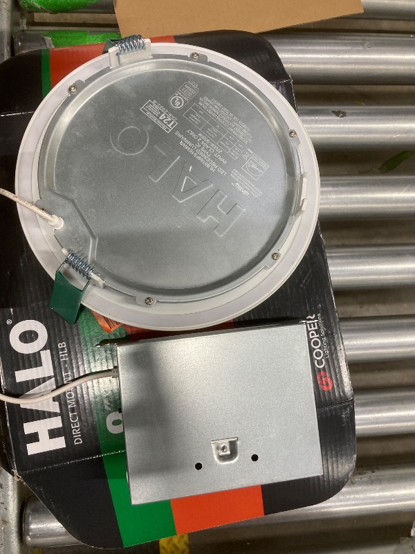 Photo 1 of HALO HLB8169FS1EMWR Canless Large LED Recessed Light Selectable 2700K, 3000K, 3500K, 4000K, 5000K CCT 8 Inch White