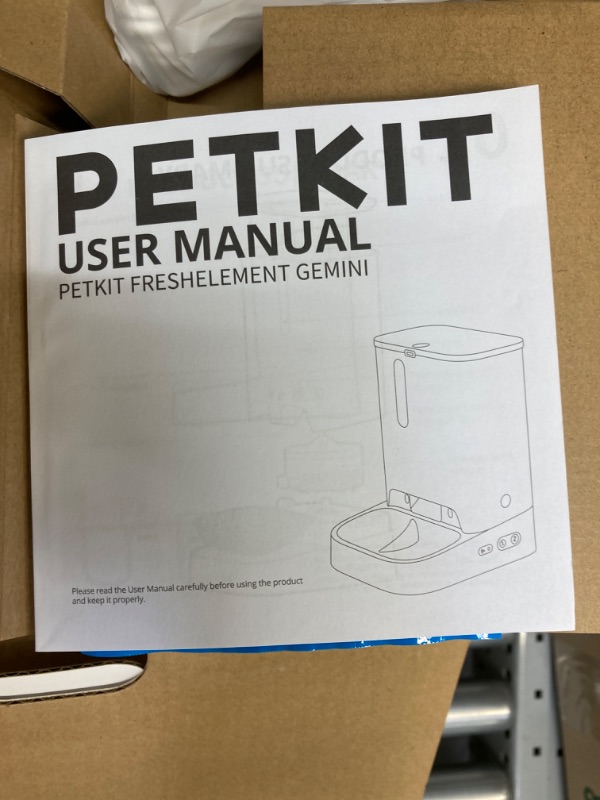 Photo 1 of PETKIT Bundle Two Feed Hoppers Automatic Pet Feeder and Wireless Pump 2L Pet Water Fountain for Cats and Dogs