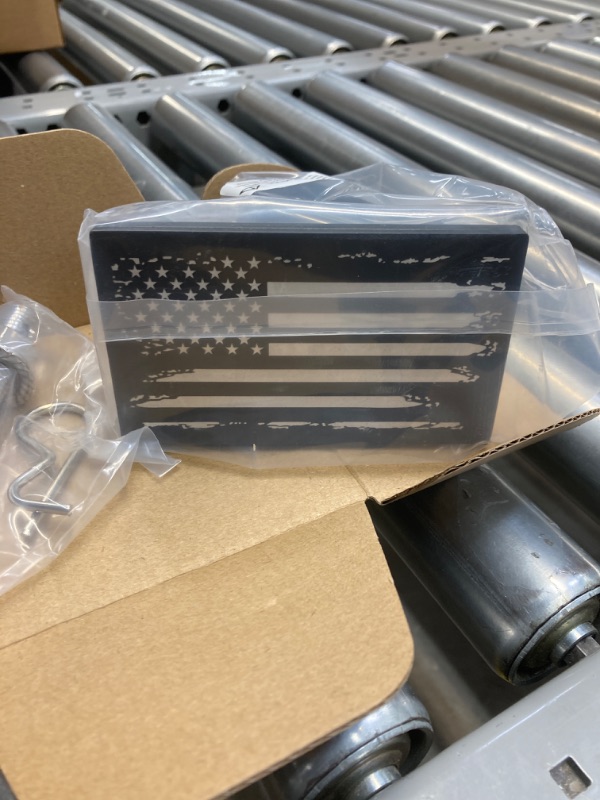 Photo 1 of Aluminum Tow Trailer Truck Hitch Cover, Laser Etched American Flag Plug Metal Hitch Accessories with Locking Pin and Clip for 2 inch Receivers, USA Statue of Liberty Flag