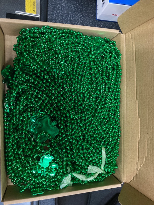 Photo 2 of 100 Pcs St. Patrick's Day Necklace Shamrock Green Beads Necklaces St Patricks Day Accessories Green Clover Irish St Patricks Necklaces Bulk for Gifts Mardi Gras Party Favor Supplies Parade Costume