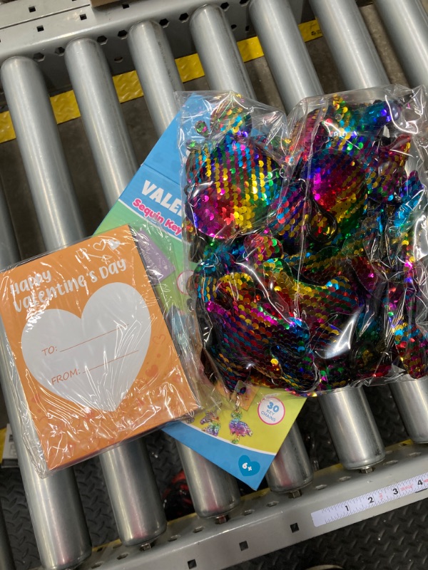 Photo 1 of 30 Pack Valentines Day Gifts for Kids, Glitter Sequin Keychains with Valentines Greeting Cards for Kids, Valentine's Day School Prize Party Favor, Classroom Exchange Gift Set Style 1