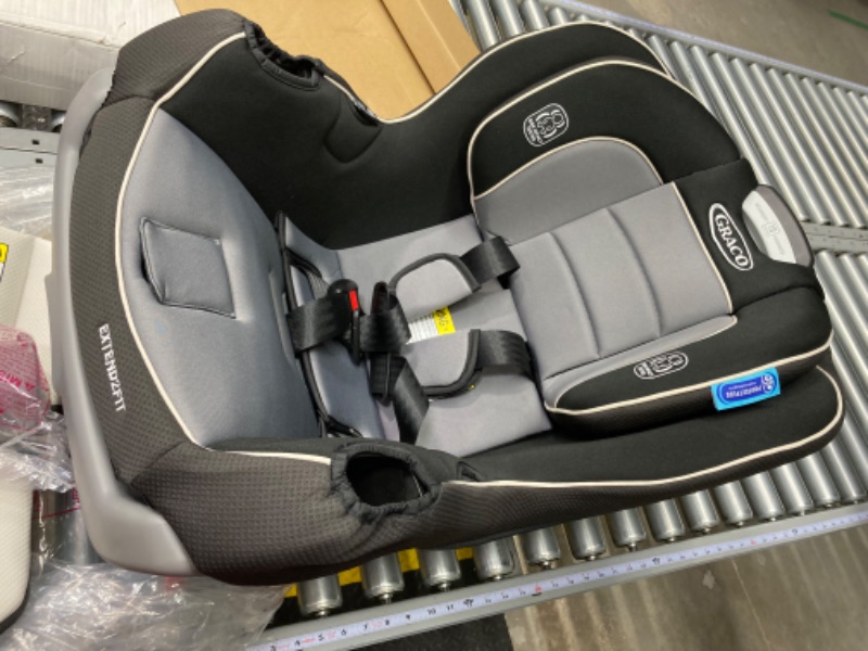 Photo 2 of Graco Extend2Fit Convertible Car Seat, Gotham