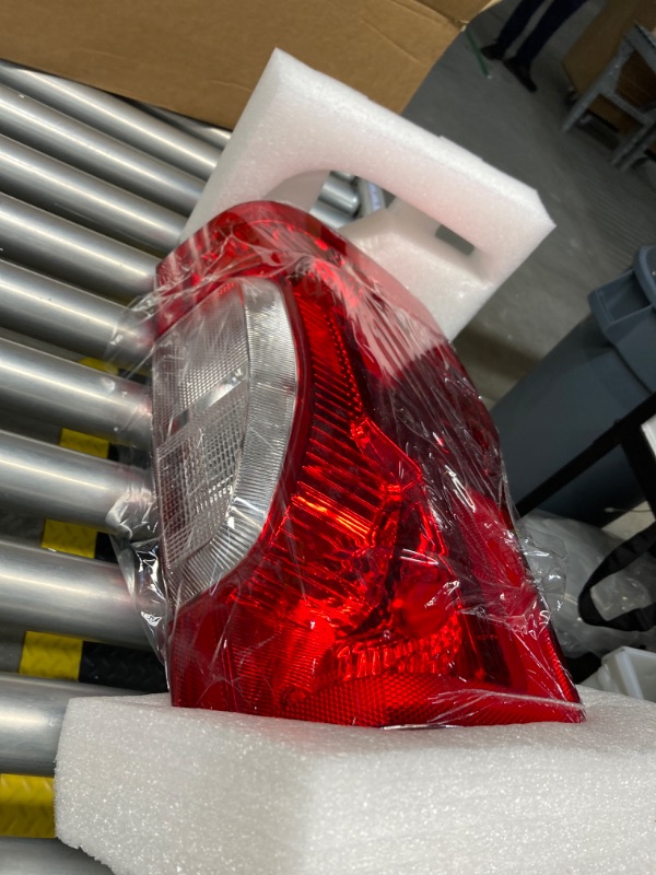 Photo 1 of Tail Lights Rear Taillight Assembly Compatible with Ford F250 F350 Super Duty 2020 2021 2022 Tail Lamp Non-LED Non-Blind Spot Right Passenger Side