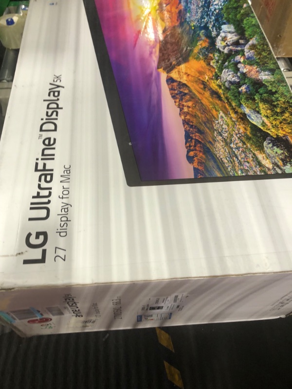 Photo 2 of LG UltraFine UHD 27-Inch 4K UHD 2160p Computer Monitor 27UN850-W, IPS with VESA DisplayHDR 400, AMD FreeSync, and USB-C, White,Silver