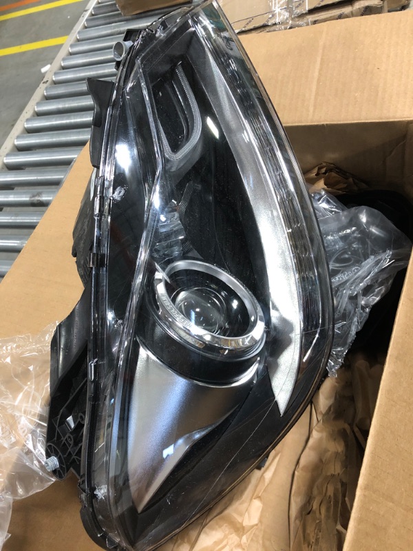 Photo 4 of Huray Headlight Assembly For 2011-2013 Mercedes-Benz W204 C200 C250 C300 C350 C63 AMG, LED Head Lamp DRL Upgrade Driver and Passenger Side Mercedes-Benz Accessories Halogen Upgrade