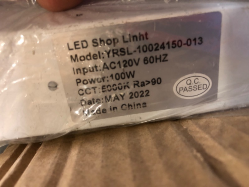 Photo 1 of Bullbeats utility LED shop light 100W (6 pack)