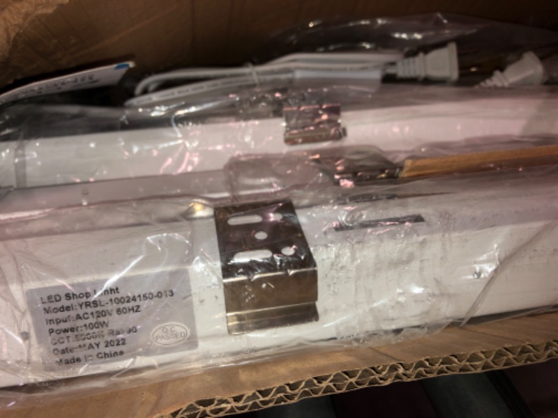 Photo 1 of Bullbeats utility LED shop light 100W (6 pack)