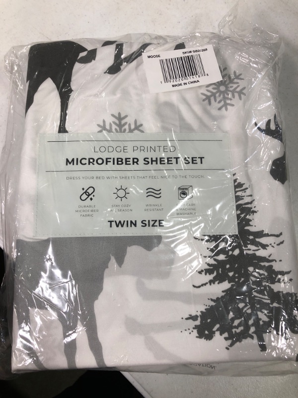 Photo 2 of 3-Piece Lodge Printed Ultra-Soft Microfiber Sheet Set. Beautiful Patterns Drawn from Nature