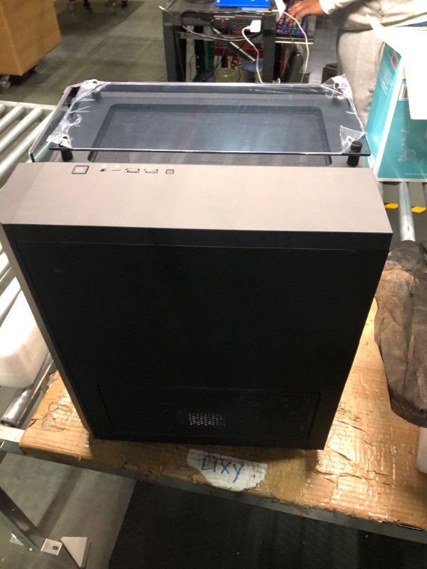 Photo 1 of CORSAIR Crystal Series 680X RGB High Airflow Tempered Glass ATX Smart Case, Black Black RGB ATX Case