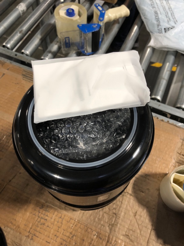Photo 1 of * need batteries***
PETLIBRO Automatic Cat Feeder, 5G WiFi Cat Feeder with APP Control for Pet Dry Food, Stainless Steel Bowl, Low Food& Blockage Sensor, 1-10 Meals Per Day, Up to 10s Meal Call for Pets Single Tray/Black Black Single Tray