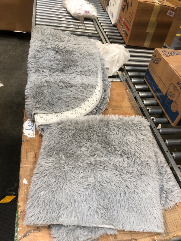 Photo 2 of ** $20 retail price, comes with ***
Noahas Ultra Soft Fluffy Bedroom Rugs Kids Room Carpet Modern Shaggy Area Rugs Home Decor 2.6' X 5.3', Grey