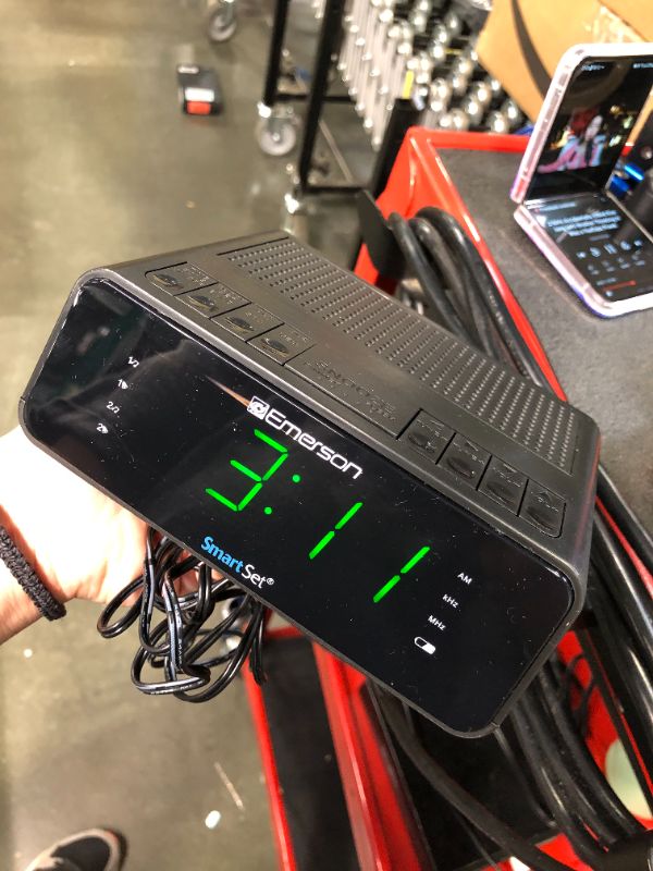 Photo 3 of Emerson SmartSet Alarm Clock Radio with AM/FM Radio, Dimmer, Sleep Timer and .9" LED Display, CKS1900 (Black)