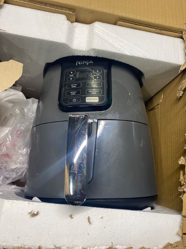 Photo 4 of **USED** Ninja AF150AMZ Air Fryer XL, 5.5 Qt. Capacity that can Air Fry, Air Roast, Bake, Reheat & Dehydrate, with Dishwasher Safe, Nonstick Basket & Crisper Plate and a Chef-Inspired Recipe Guide, Grey **USED**