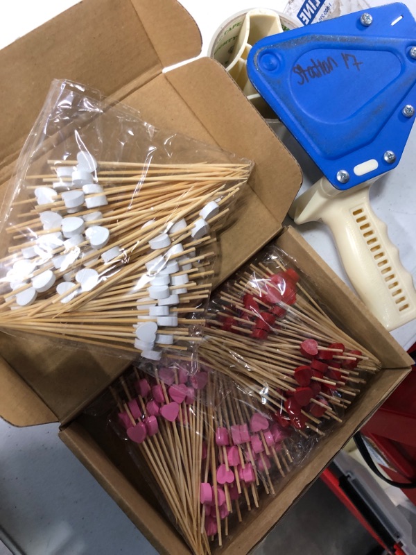 Photo 3 of 300 Counts Toothpicks for Appetizers Bamboo Cocktail Picks Heart Shaped Food Picks Red Pink White Cocktail Skewers 4.7 Inch Long Fruit Skewers Barbecue Skewers for Home Restaurant Buffet Party
