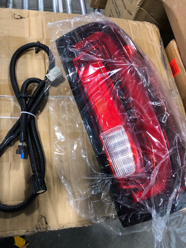 Photo 2 of Duolctrams LED Type Tail Light Rear Lamp Assembly Right Passenger Side Compatible with 2019-2023 GMC Sierra 1500/2500HD/3500HD(w/Factory LED Tail Light Models Only) 86820474 LED Type Right (Passenger Side)