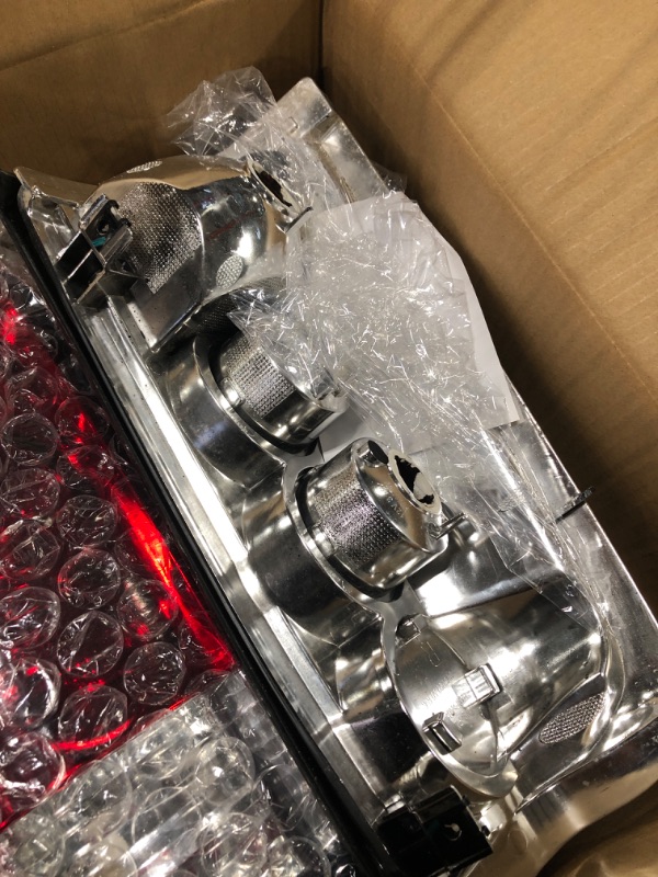 Photo 4 of AUTOSAVER88 Tail Lights Compatible with 1999-2002 Chevy Silverado 1500/2500/3500, 99-06 GMC Sierra, 2007 GMC Sierra Classic models Clear Lens Red Housing Taillights Pair (ONLY Fit Fleetside Models)
