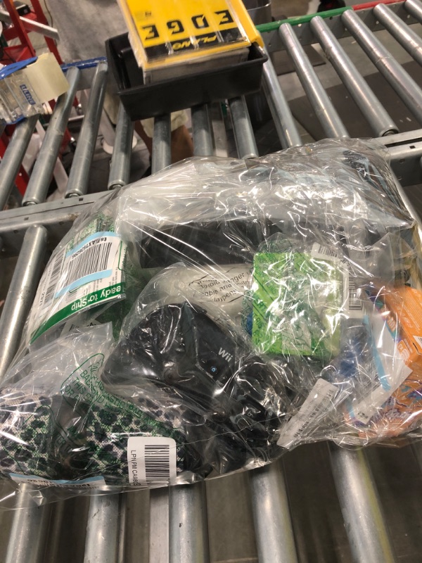 Photo 1 of ***BUNDLED BAG OF MIX ITEMS  ***
***AS IS / NO RETURNS -  FINAL SALE***

