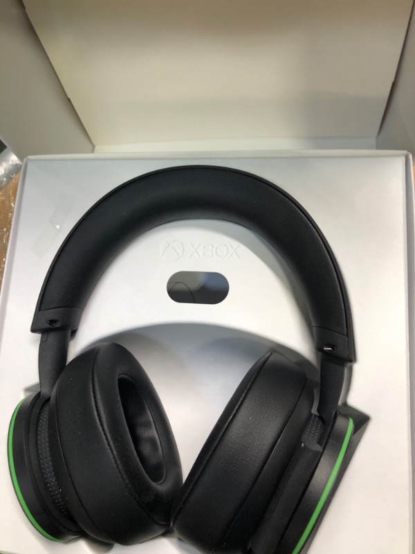 Photo 3 of Xbox Wireless Headset – Xbox Series X|S, Xbox One, and Windows Device